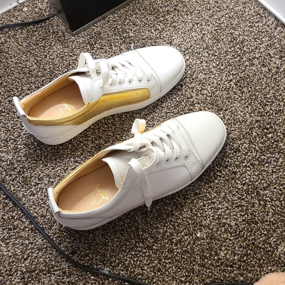 Christian Louboutin - Picture 3 of 4